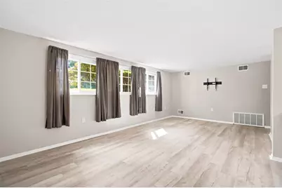 8005 Revere Pl, Hopewell Township, PA 15001 - Photo 10