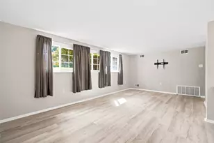 8005 Revere Pl, Hopewell Township, PA 15001 - Photo 10