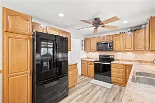 470 Crestview Dr, Pittsburgh, PA 15239 - Photo 6