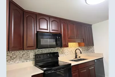 577 Surfside Dr, Pittsburgh, PA 15239 - Photo 10