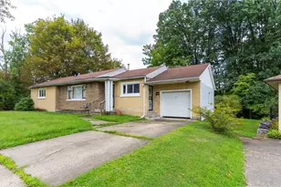 98 Capitol Ct, Farrell, PA 16121 - Photo 2