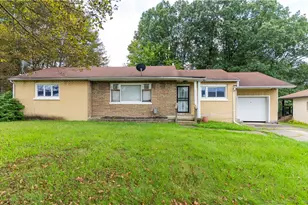 98 Capitol Ct, Farrell, PA 16121 - Photo 4