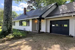 326 Frazier Dr, Neshannock Township, PA 16105 - Photo 2