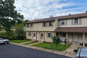 408 Parkwood Dr, Cranberry Township, PA 16066 - Photo 2
