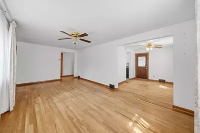 9428 Saratoga Dr, Pittsburgh, PA 15237 - Photo 4