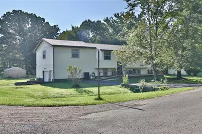 19 N 26th St, Pymatuning Township, PA 16125 - Photo 2