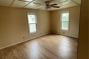 330 Shaw St, New Castle, PA 16101 - Photo 2