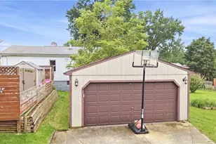 1216 Glenwood Dr, Sharon, PA 16146 - Photo 2