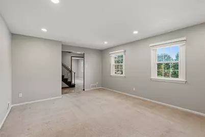 1349 Sturdy Oak Dr, Scott Township, PA 15220 - Photo 4