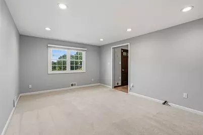 1349 Sturdy Oak Dr, Scott Township, PA 15220 - Photo 6