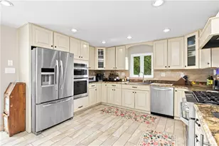 7115 Sansue Dr, Bethel Park, PA 15102 - Photo 10