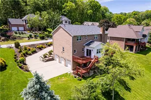 810 Stonebridge Dr, Hempfield Township, PA 15601 - Photo 4