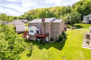 810 Stonebridge Dr, Hempfield Township, PA 15601 - Photo 6