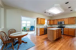 810 Stonebridge Dr, Hempfield Township, PA 15601 - Photo 16