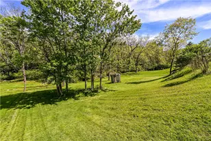 810 Stonebridge Dr, Hempfield Township, PA 15601 - Photo 8