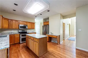 810 Stonebridge Dr, Hempfield Township, PA 15601 - Photo 18