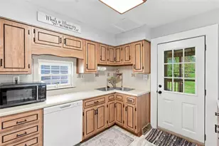 619 Aylesworth Ave, Bridgeville, PA 15017 - Photo 14