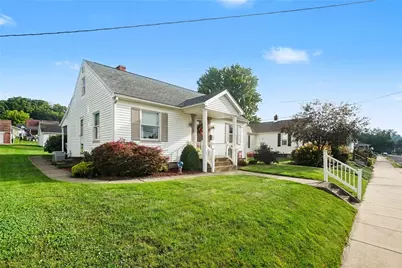 228 Hazel Ave, Ellwood City, PA 16117 - Photo 2