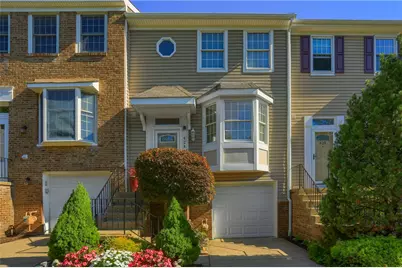 424 Parkridge Ln, Moon/Crescent Twp, PA 15108 - Photo 1