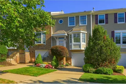424 Parkridge Ln, Moon/Crescent Twp, PA 15108 - Photo 2