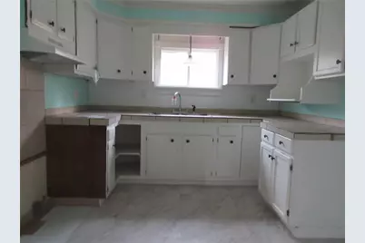 211 Main St, Bentleyville, PA 15314 - Photo 2