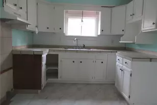 211 Main St, Bentleyville, PA 15314 - Photo 2
