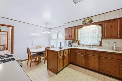 310 Woodland Ave, Farrell, PA 16121 - Photo 8