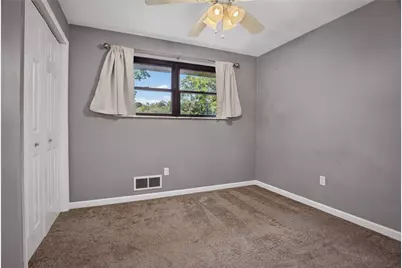 106 Susan Dr, Green Tree, PA 15220 - Photo 12