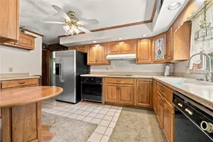 719 Locust St, Hempfield Township, PA 15601 - Photo 6