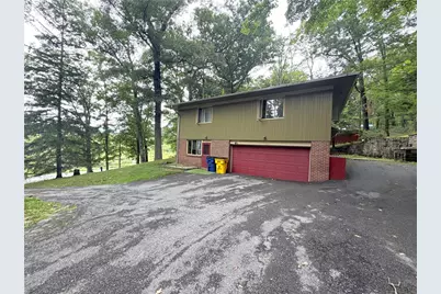 818 Fender Lane, Westmont Hilltop School District, PA 15905 - Photo 2