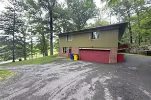 818 Fender Ln, Westmont Hilltop School District, PA 15905 - Photo 2