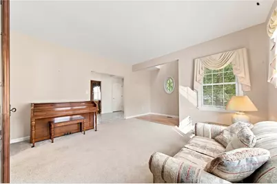 6204 Antler Hill Dr, Penn Twp, PA 15085 - Photo 12