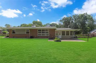 116 Appletree Dr, Brighton Township, PA 15009 - Photo 2