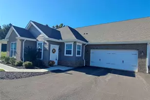 124 Independence Dr, Jefferson Township, PA 16023 - Photo 2