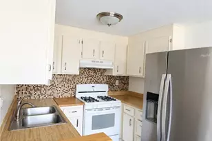 3105 Laurel Ridge Cir, Bridgeville, PA 15017 - Photo 4