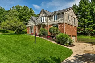 10022 Oakridge Dr, Pittsburgh, PA 15090 - Photo 2