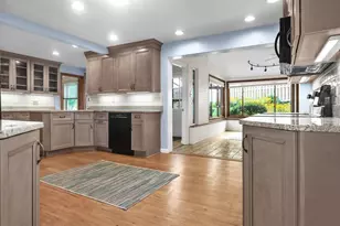 132 Penhurst Dr, Wilkins Township, PA 15235 - Photo 4