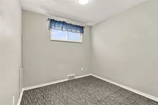 321 E Garden Rd, Pittsburgh, PA 15227 - Photo 18