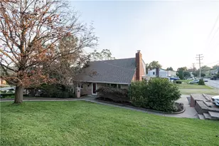 990 El Rancho Dr, Green Tree, PA 15220 - Photo 1