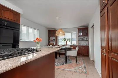 990 El Rancho Dr, Green Tree, PA 15220 - Photo 8