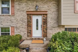 2438 Rolling Farms Rd, Pittsburgh, PA 15116 - Photo 2
