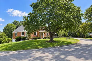 3306 Fieldcrest Dr, North Versailles, PA 15137 - Photo 4