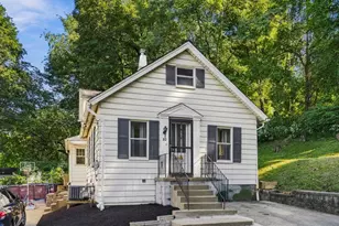 913 Chestnut St, Coraopolis, PA 15108 - Photo 1