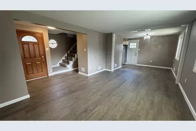 3832 Cynthia Dr, Pittsburgh, PA 15227 - Photo 4