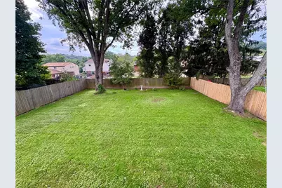 556 Catskill Dr, Pittsburgh, PA 15239 - Photo 4