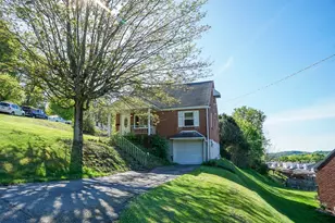 434 Mary St, Jeannette, PA 15644 - Photo 2