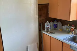 541 Lorain St, Sharon, PA 16146 - Photo 12