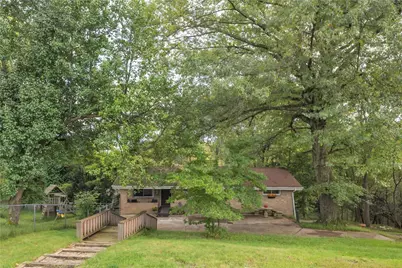 270 McKim Dr, Pittsburgh, PA 15239 - Photo 2