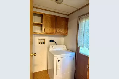 410 Meadows Dr, Washington Township, PA 15613 - Photo 12