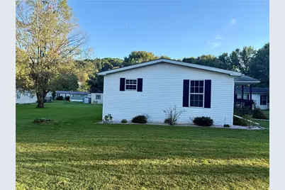 410 Meadows Dr, Washington Township, PA 15613 - Photo 4